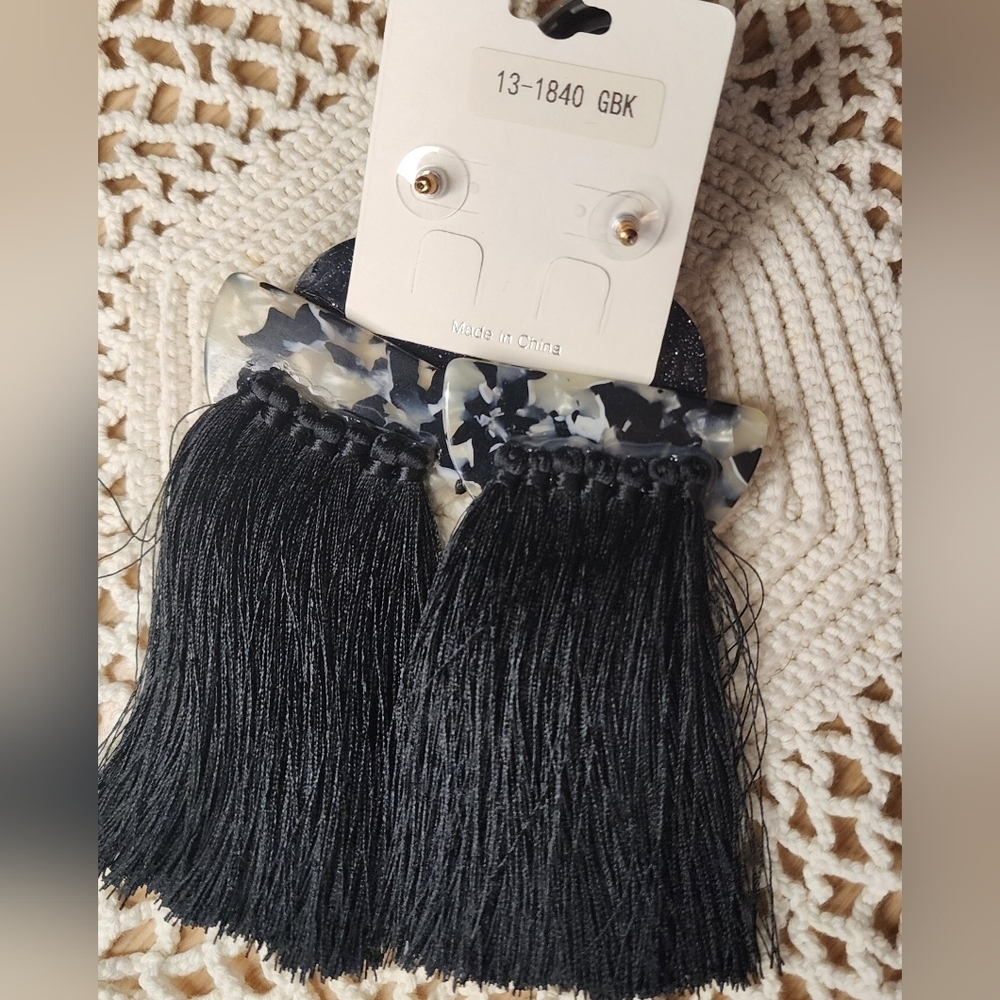 Violas Statement Boho Tassel Animal Print Earrings New - Picture 2 of 2